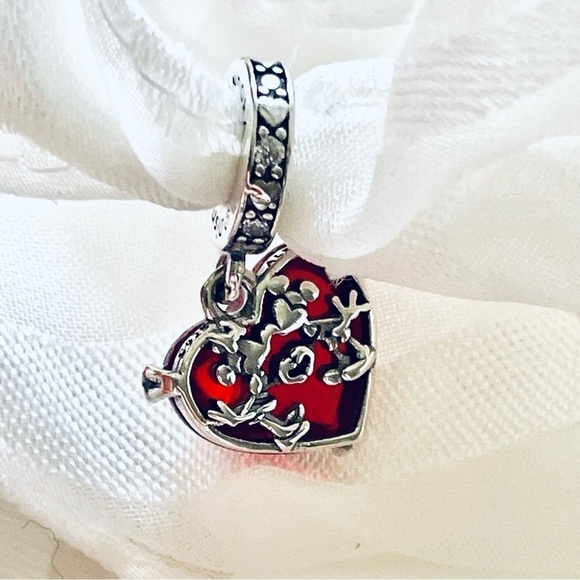 💋 NWOT Mickey & Minnie Mouse Kiss Red Heart Charm ✨ - Picture 7 of 10